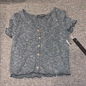 Gray cropped shirt